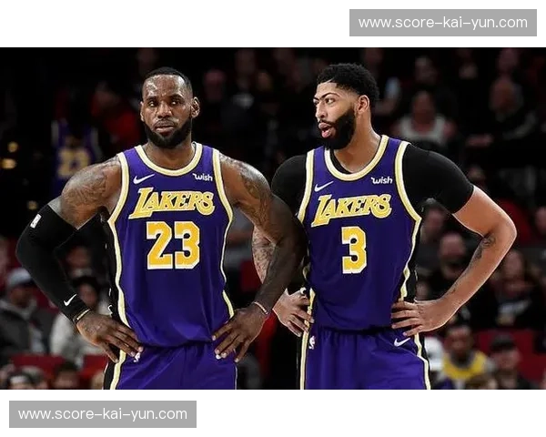 铁血禁区碰撞休斯顿旋风：雄鹿VS红队，一场关于力量与速度的终极博弈