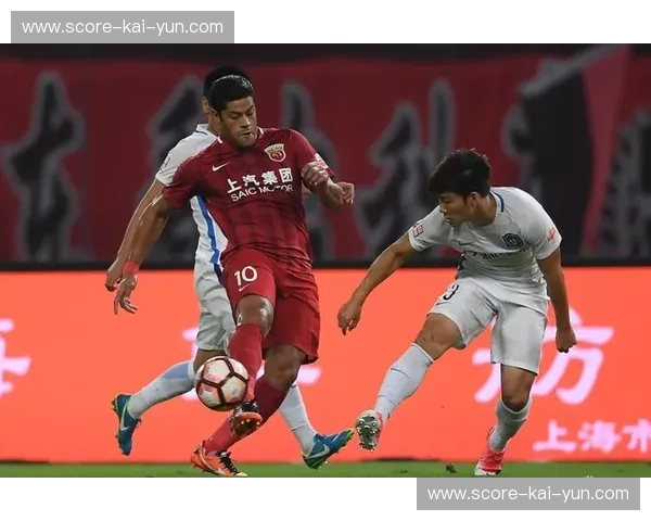 巅峰对决，荣耀之巅！恒大vs上港，见证足球狂潮！